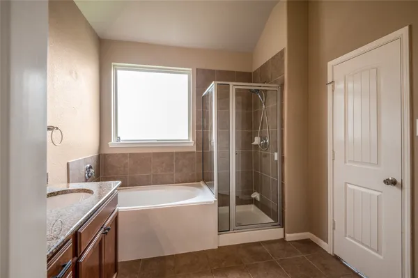 $2,350 | 3206 Granite Gate Lane, Dickinson, TX 77539