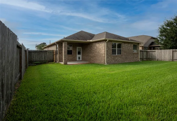 $2,350 | 3206 Granite Gate Lane, Dickinson, TX 77539