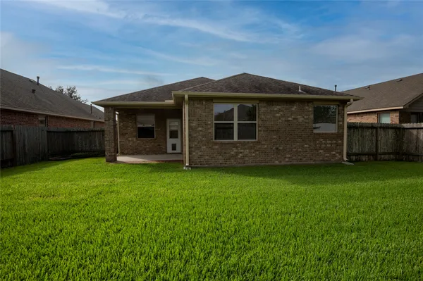 $2,350 | 3206 Granite Gate Lane, Dickinson, TX 77539