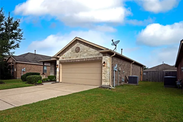$2,350 | 3206 Granite Gate Lane, Dickinson, TX 77539