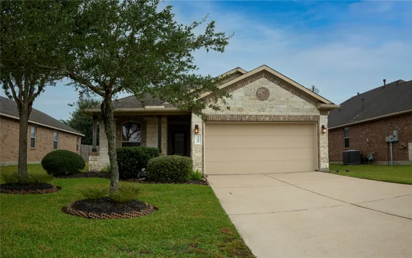 $2,350 | 3206 Granite Gate Lane, Dickinson, TX 77539