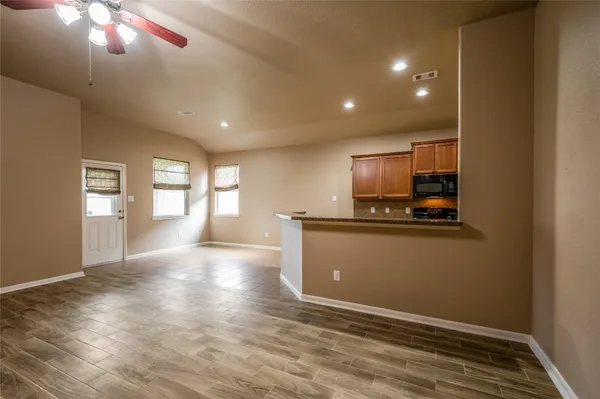 $2,250 | 3206 Granite Gate Lane, Dickinson, TX 77539