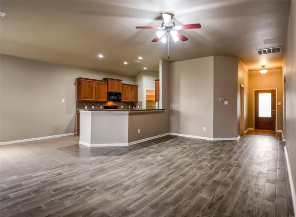 $2,250 | 3206 Granite Gate Lane, Dickinson, TX 77539