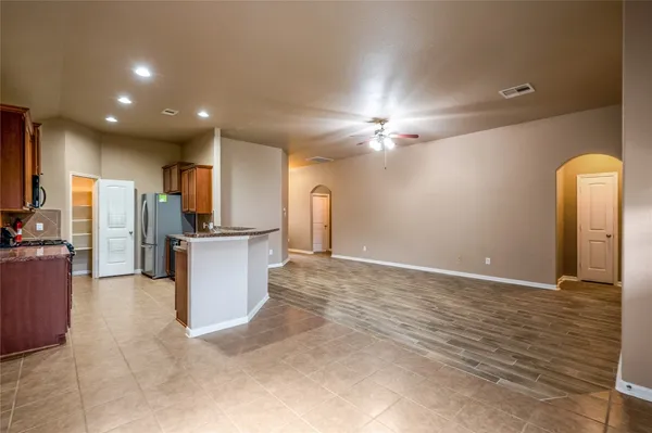 $2,250 | 3206 Granite Gate Lane, Dickinson, TX 77539