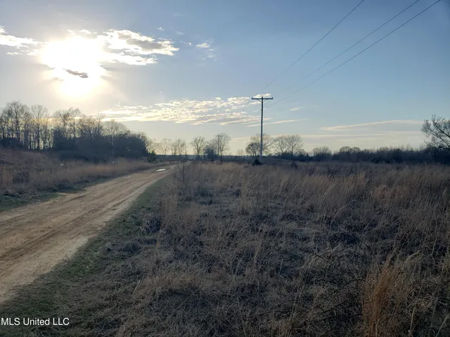 $525,000 | Summer Lane, Senatobia, MS 38668