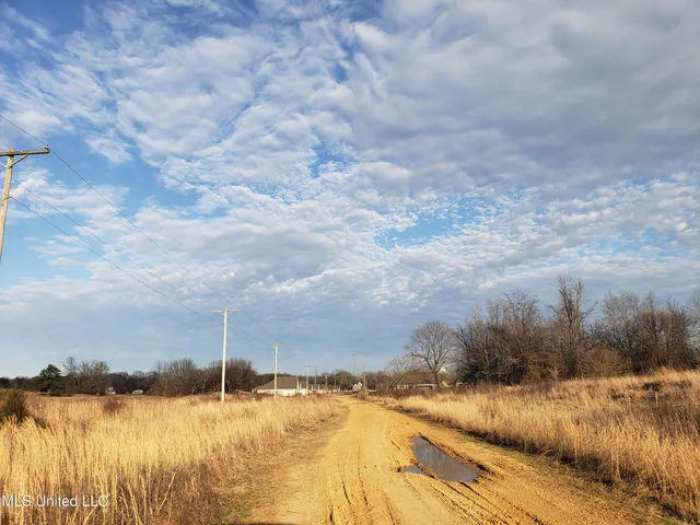 $525,000 | Summer Lane, Senatobia, MS 38668