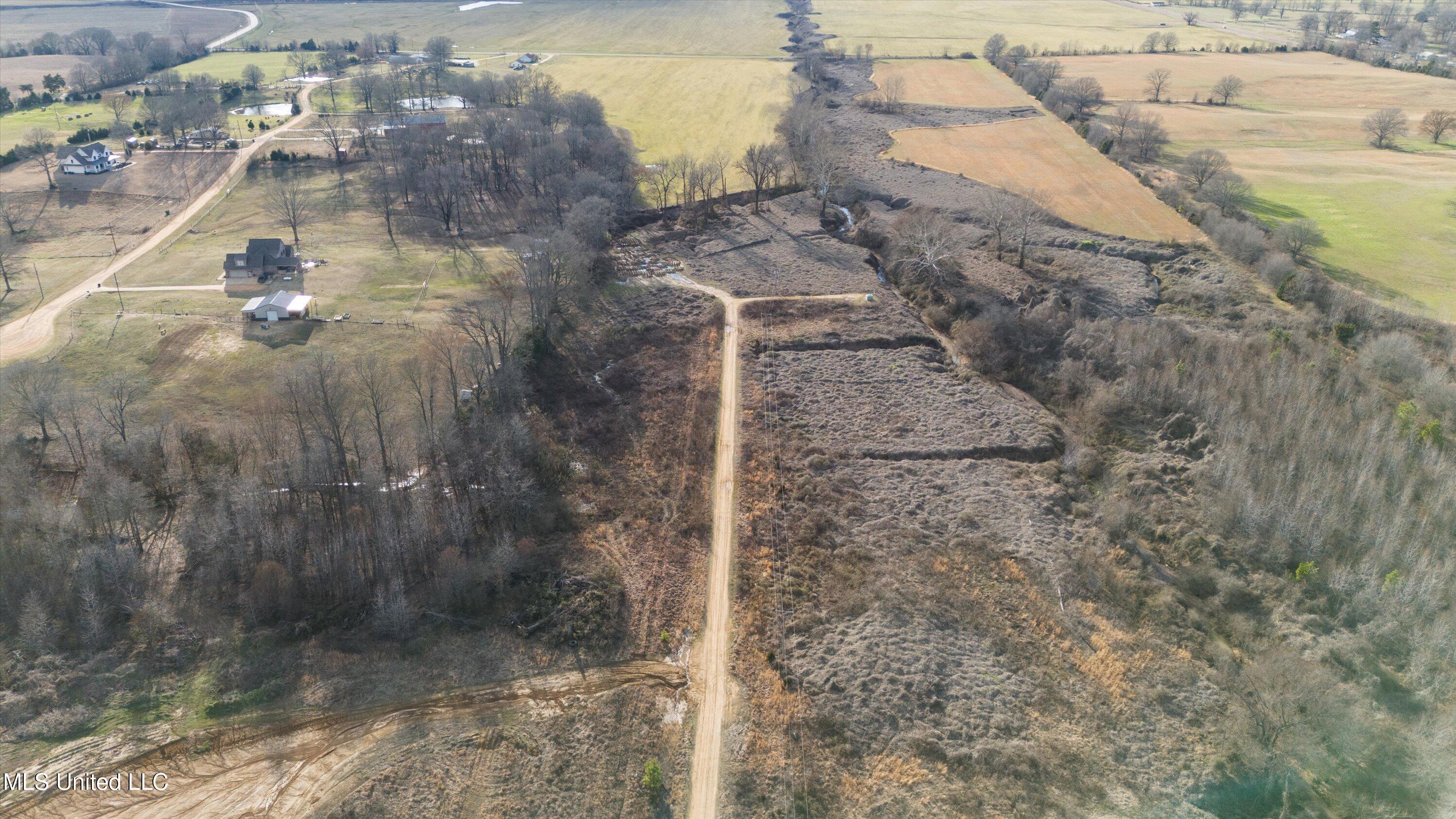 Summer Lane Senatobia, MS 38668 - Photo 5 of 37 04-Drone 3