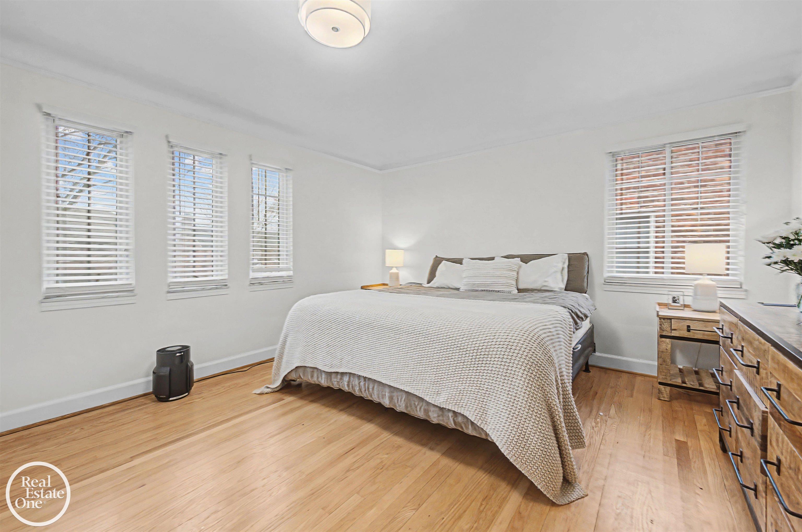 256 Fisher Road Grosse Pointe, MI 48230 - Photo 19 of 30 50200020-668b6f74-fb74-4cae-901f-62046214b7c2.JPG