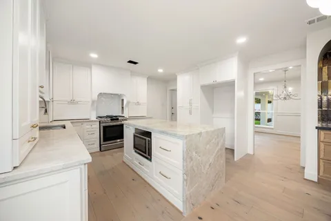 $575,000 | 3102 Rockmoor Court, Sugar Land, TX 77478