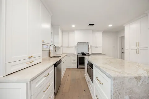 $575,000 | 3102 Rockmoor Court, Sugar Land, TX 77478