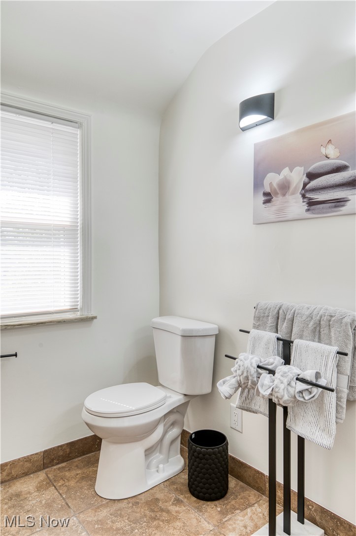 4520 Birchwold Road Cleveland, OH 44121 - Photo 22 of 40 Bathroom featuring vaulted ceiling and toilet