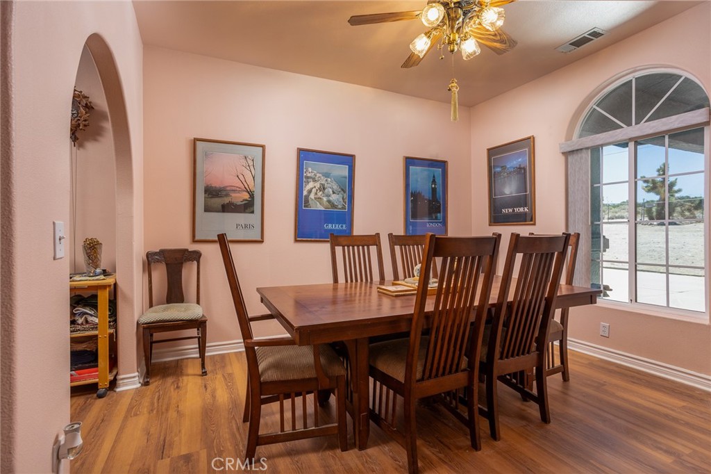 1220 Smoke Tree Road Pinon Hills, CA 92372 - Photo 12 of 47 Dining Area