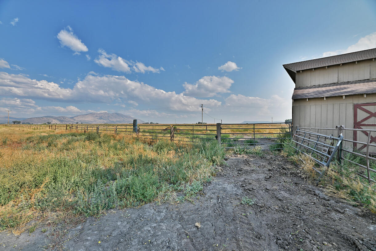 9151 Springlake Road Klamath Falls, OR 97603 - Photo 23 of 32 DSC_7229
