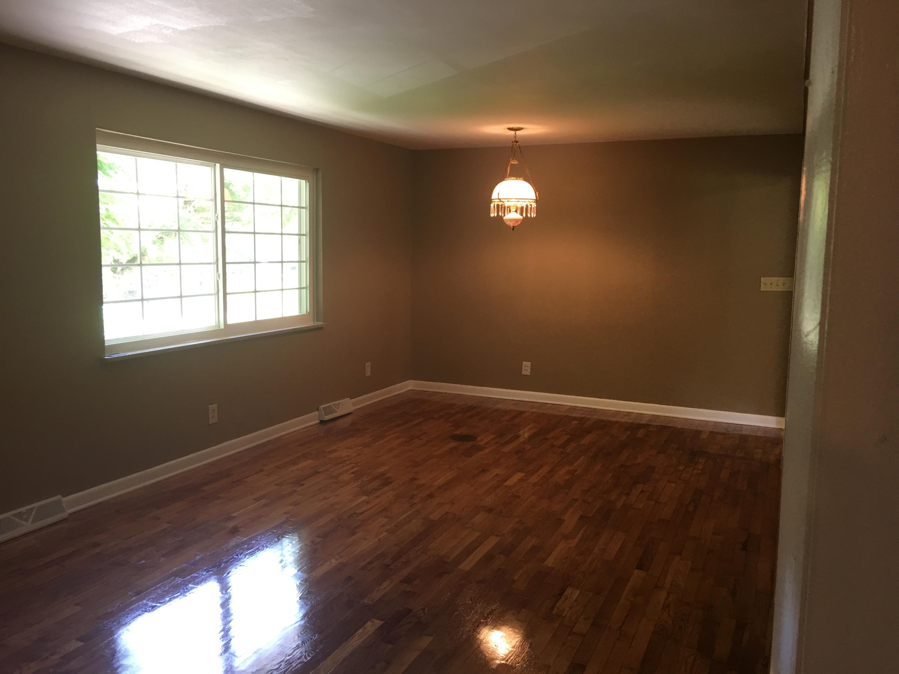 727 Mehaffey Road Powell, TN 37849 - Photo 3 of 13 1E0B0559-99DA-49EB-AAAE-B53FEB033D71