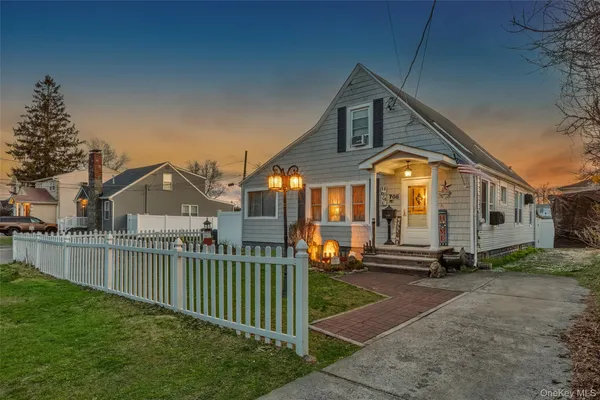 $599,999 | 708 Prospect Place, Bellmore, NY 11710