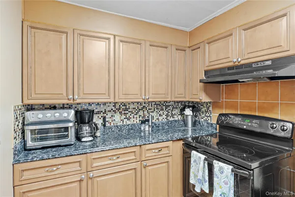 $599,999 | 708 Prospect Place, Bellmore, NY 11710