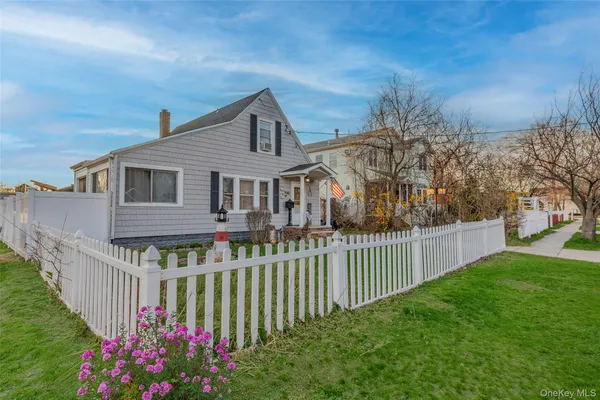 $599,999 | 708 Prospect Place, Bellmore, NY 11710