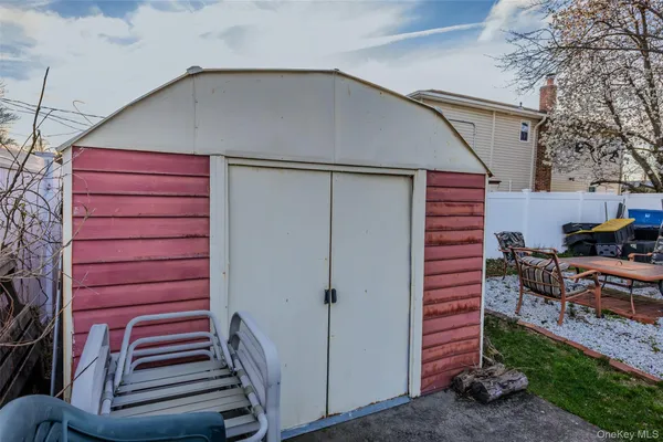 $599,999 | 708 Prospect Place, Bellmore, NY 11710