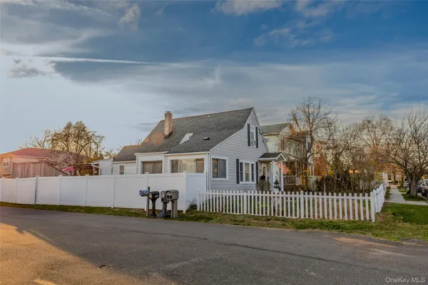 $599,999 | 708 Prospect Place, Bellmore, NY 11710