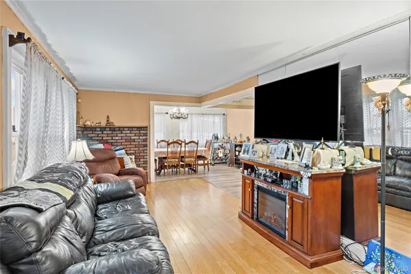 $599,999 | 708 Prospect Place, Bellmore, NY 11710