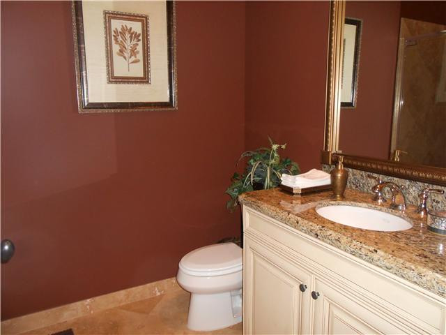 63 Via Floresta Drive, Unit 63 Boca Raton, FL 33487 - Photo 3 of 25 Bathroom