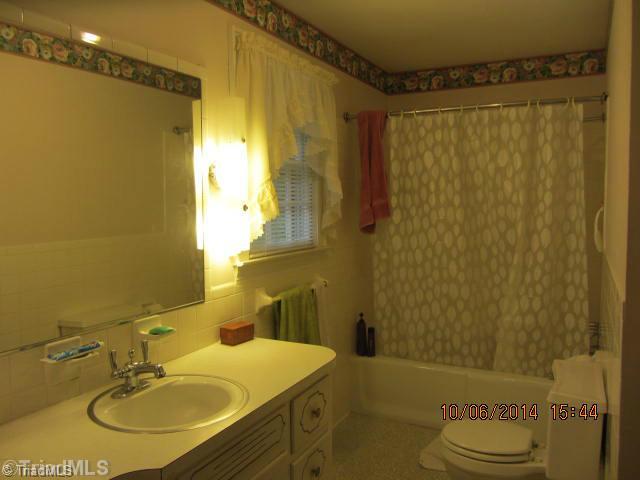 211 Country Club Road Mount Airy, NC 27030 - Photo 9 of 16 Master Bath/Spa.