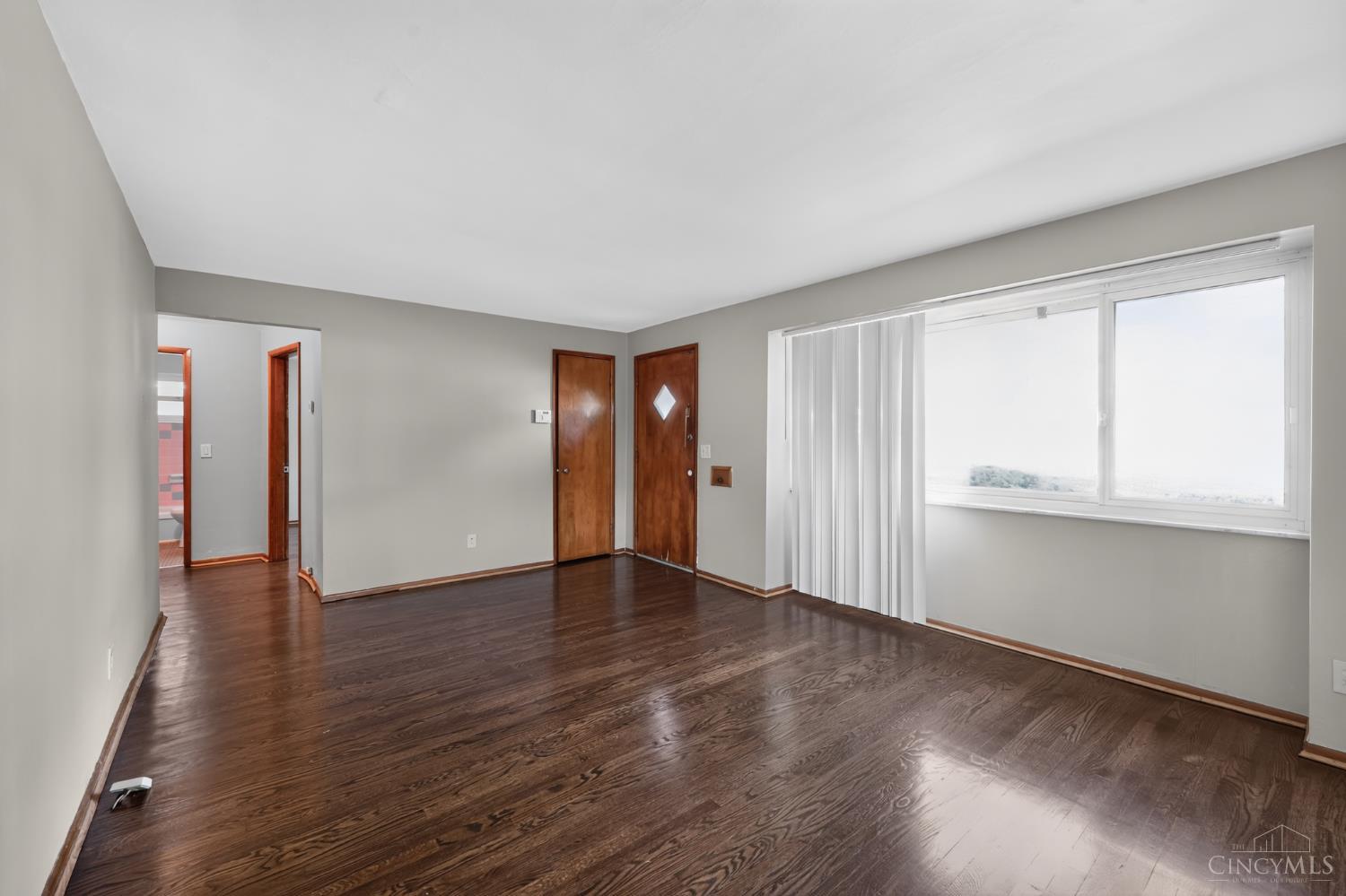 6633 Daly Road Cincinnati, OH 45224 - Photo 4 of 28