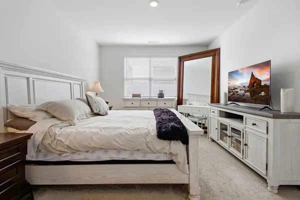 a en suite bathroom with a double vanity sink and mirror