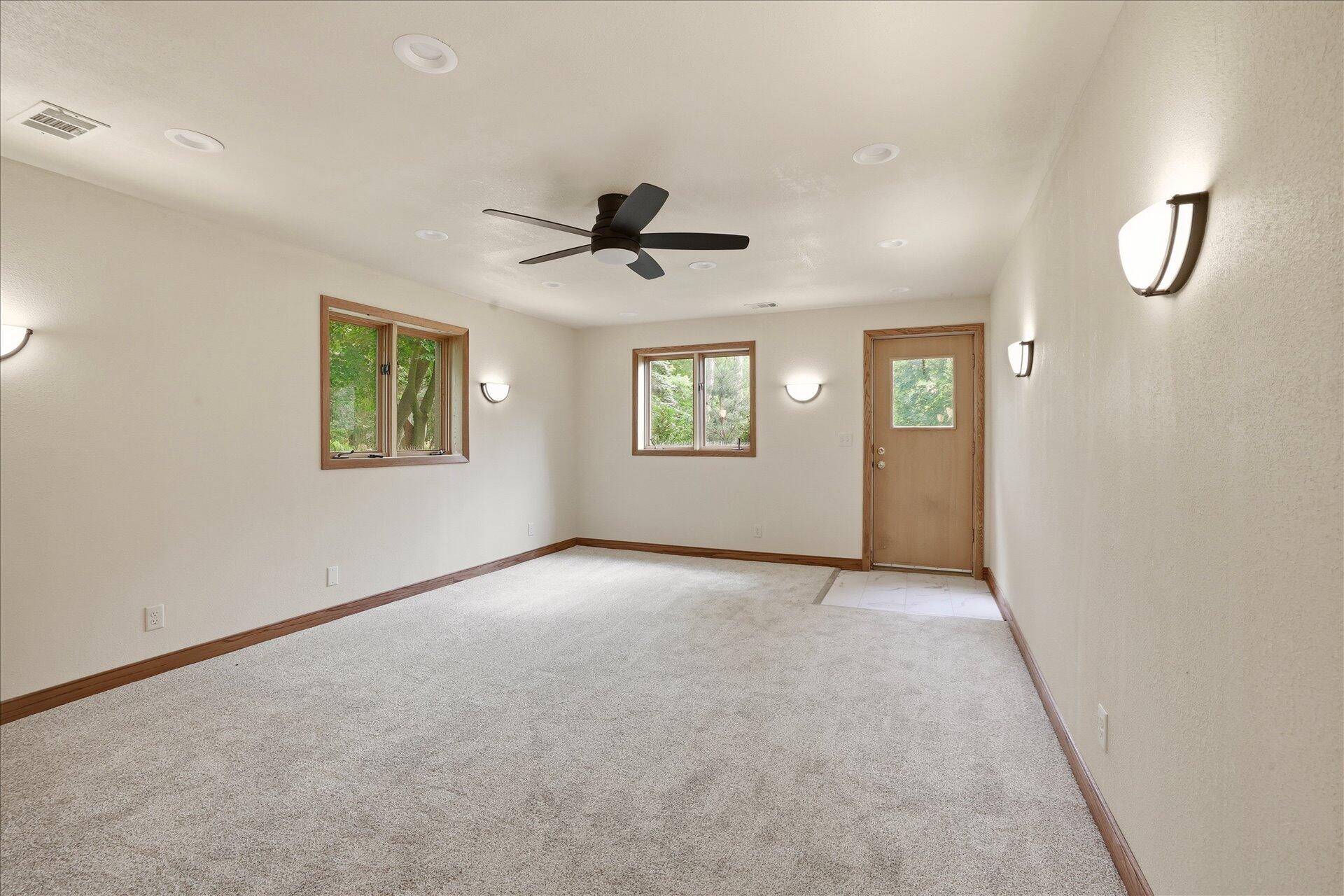 790 Garrison Court Delafield, WI 53018 - Photo 17 of 37 26-015_BCAM1293
