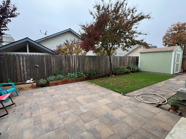 a view of backyard with a garden and trees