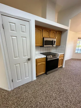 $2,400 | 1130 North Miami Avenue, Clovis, CA 93611