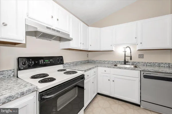 $239,000 | 2129 Wainwright Court, Unit 2D, Frederick, MD 21702