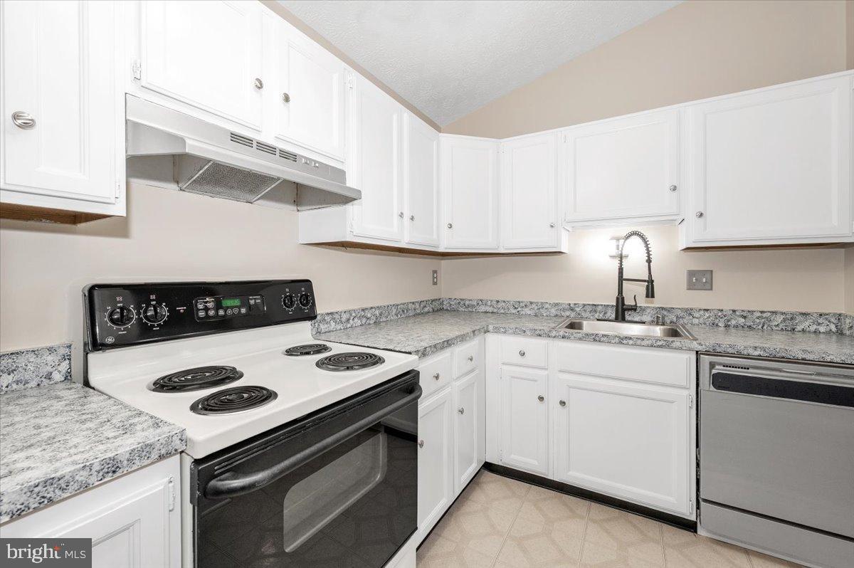 2129 Wainwright Court, Unit 2D Frederick, MD 21702 - Photo 28 of 57 Modern kitchen with sleek finishes.