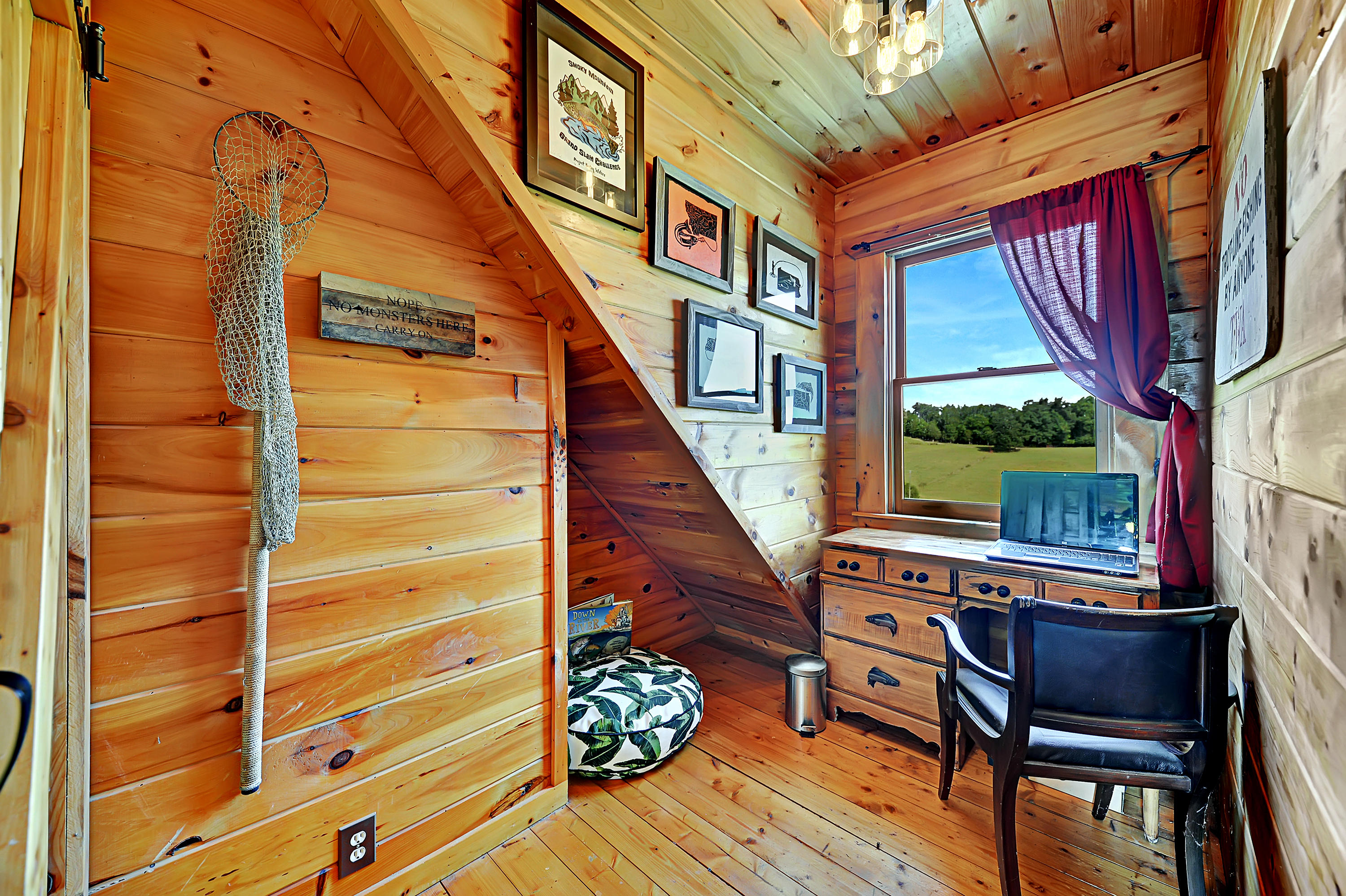 2570 Black Road Greenback, TN 37742 - Photo 21 of 35 Bedroom 2 Desk
