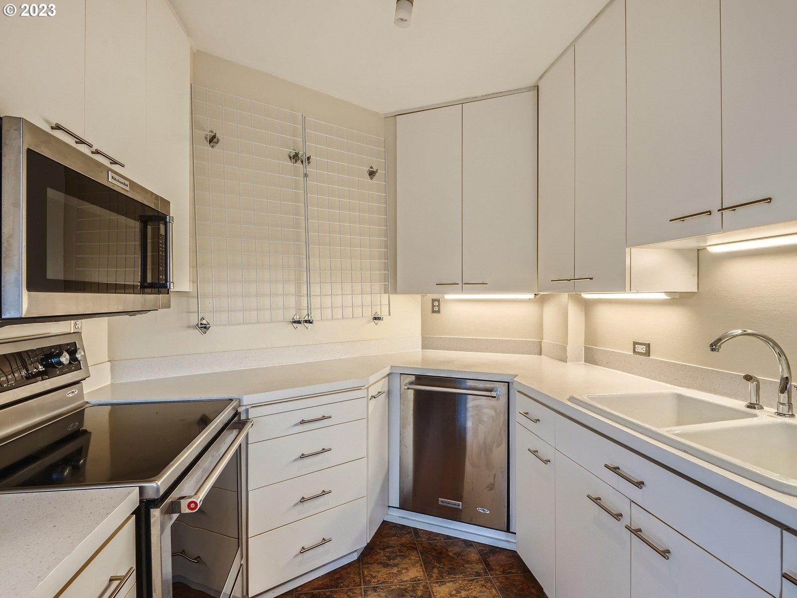 1500 Southwest 5th Avenue, Unit 203 Portland, OR 97201 - Photo 14 of 24 Kitchen