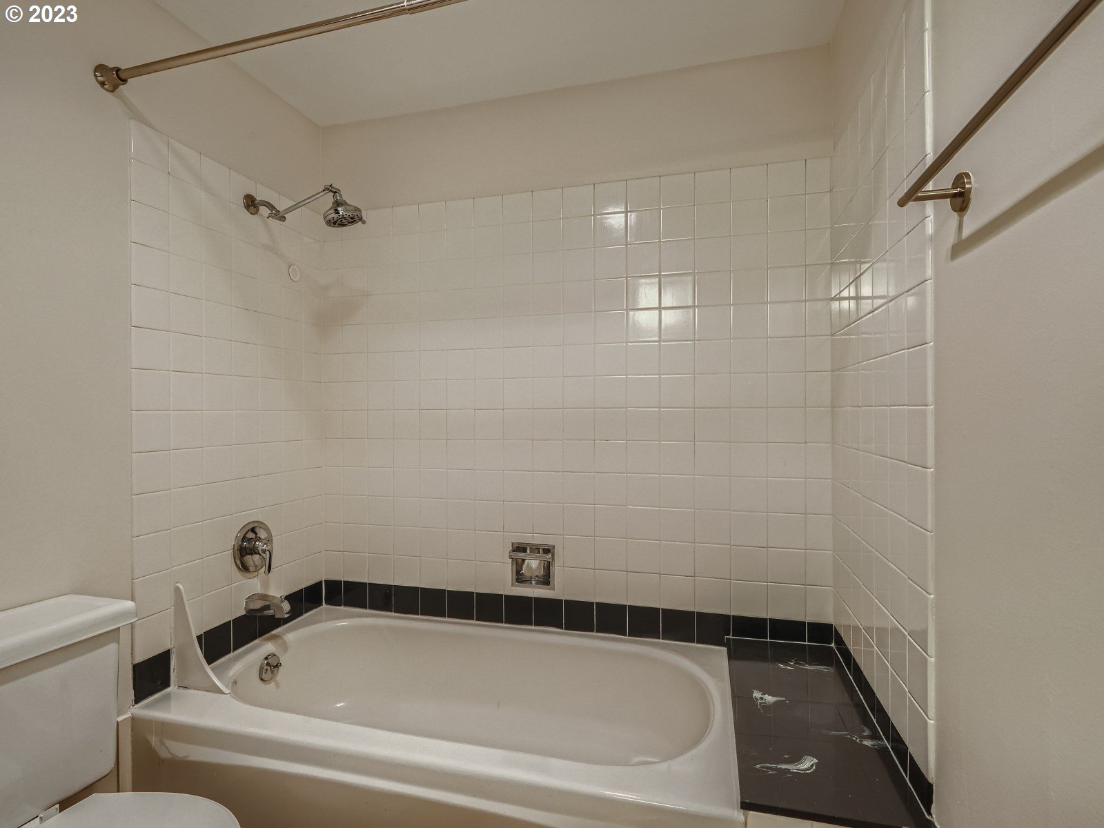 1500 Southwest 5th Avenue, Unit 203 Portland, OR 97201 - Photo 20 of 24 Bathroom, Attached
