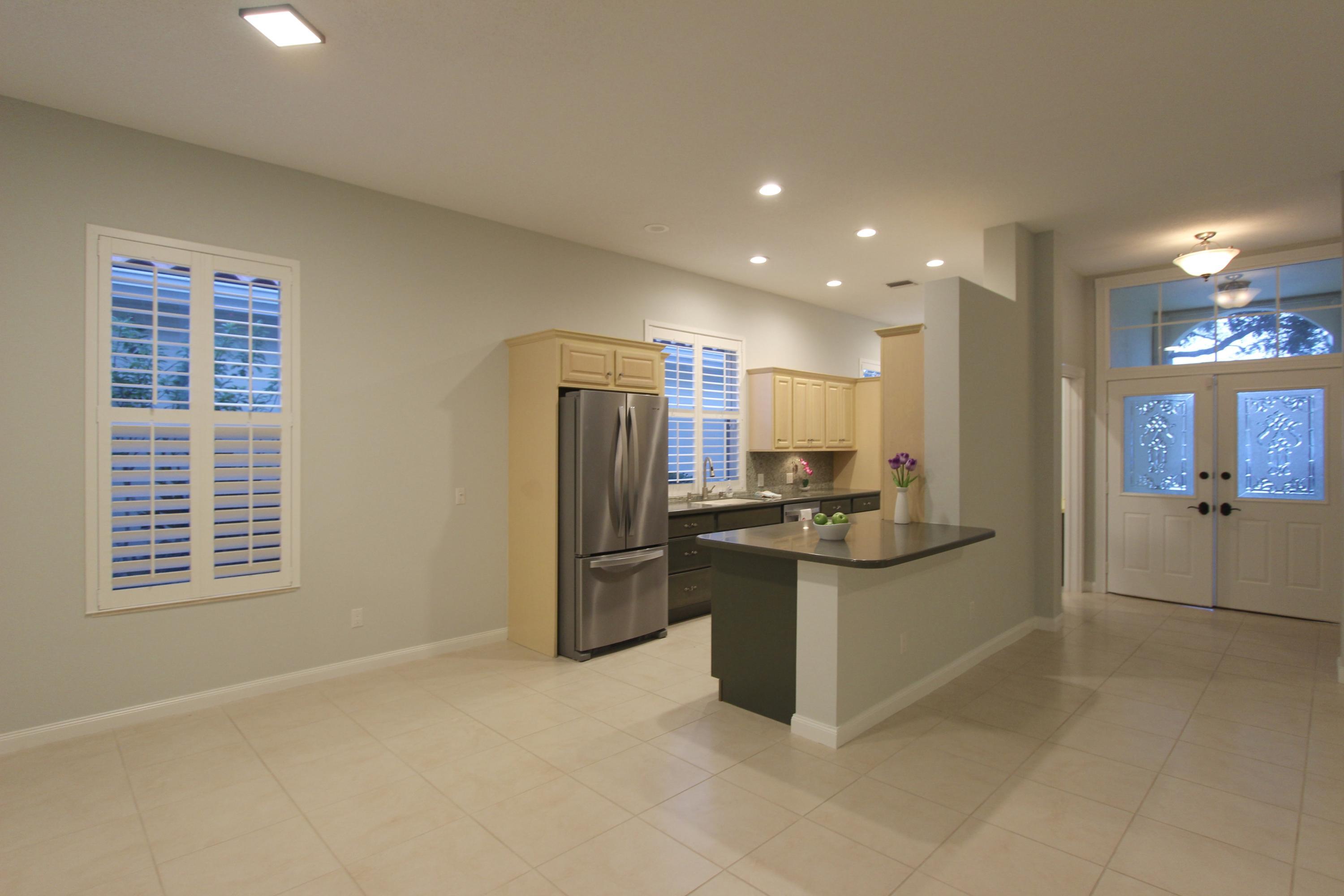 117 Hampton Circle Jupiter, FL 33458 - Photo 5 of 42 Updated Kitchen