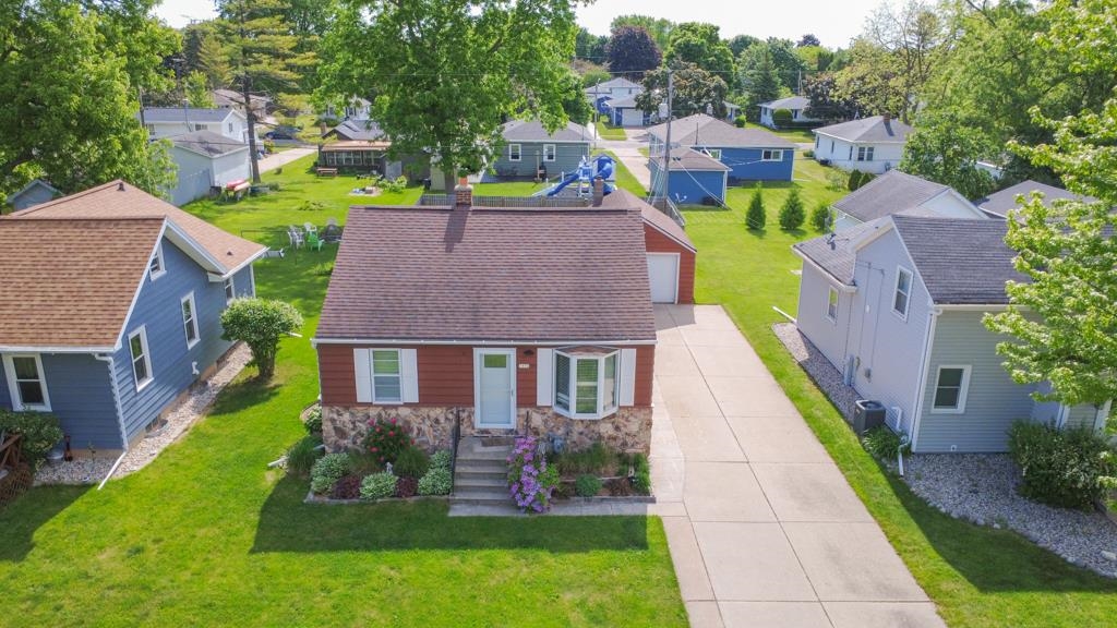 1932 Delaware Street Oshkosh, WI 54902 - Photo 1 of 17