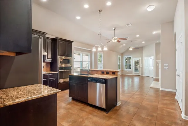 $600,000 | 12208 Fairway Cove, Austin, TX 78732