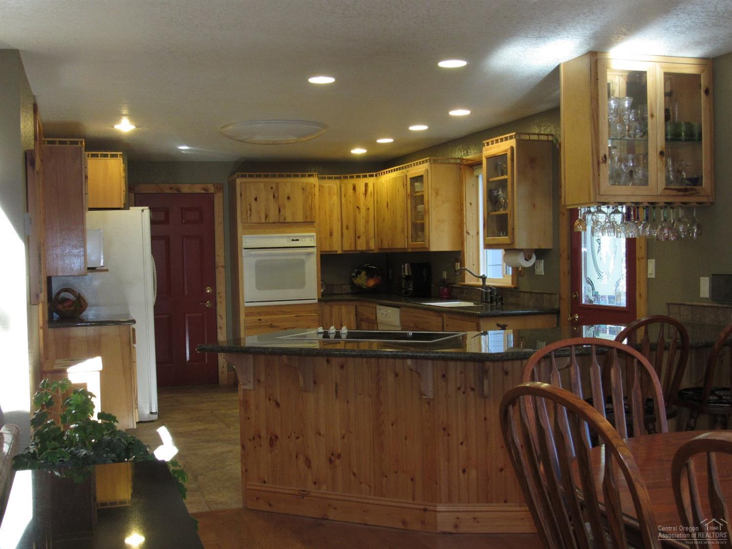 9011 Split Rail Road La Pine, OR 97739 - Photo 6 of 25 Gallery Image 6