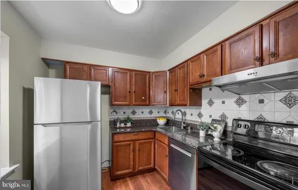 $2,850 | 5822 Burke Manor Court, Burke, VA 22015