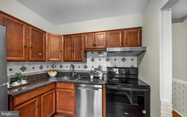 $2,850 | 5822 Burke Manor Court, Burke, VA 22015