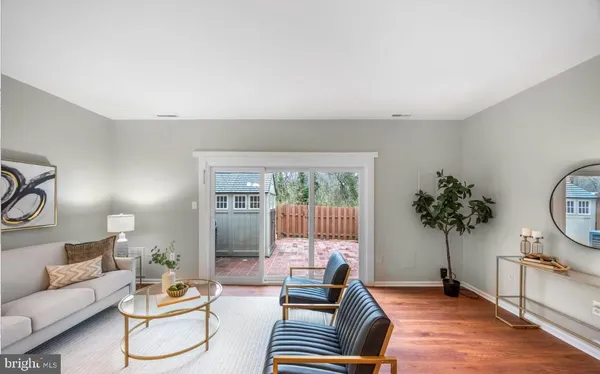 $2,850 | 5822 Burke Manor Court, Burke, VA 22015