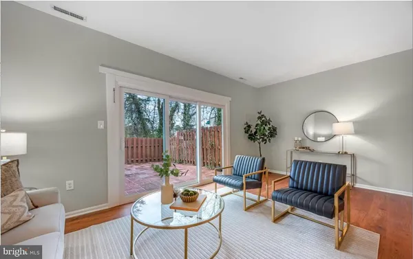 $2,850 | 5822 Burke Manor Court, Burke, VA 22015