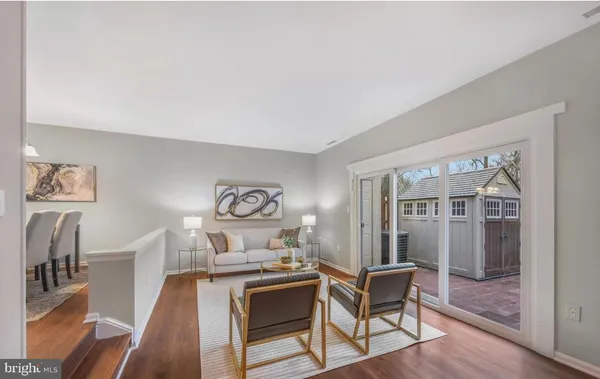 $2,850 | 5822 Burke Manor Court, Burke, VA 22015