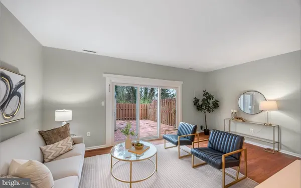 $2,850 | 5822 Burke Manor Court, Burke, VA 22015