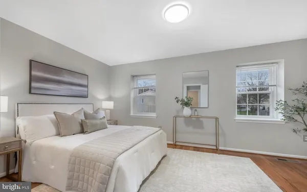 $2,850 | 5822 Burke Manor Court, Burke, VA 22015