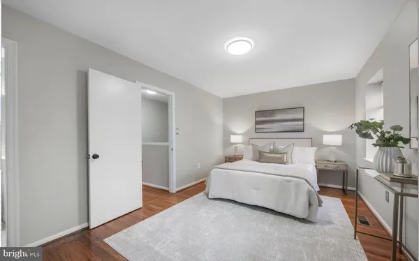 $2,850 | 5822 Burke Manor Court, Burke, VA 22015