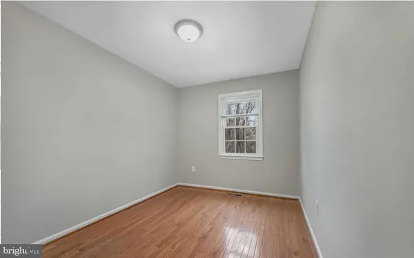 $2,850 | 5822 Burke Manor Court, Burke, VA 22015