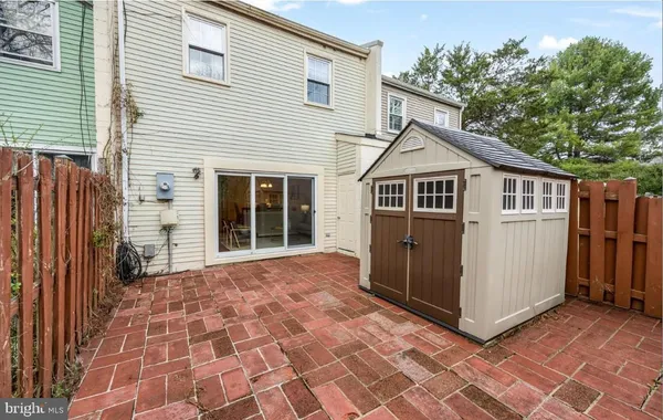 $2,850 | 5822 Burke Manor Court, Burke, VA 22015